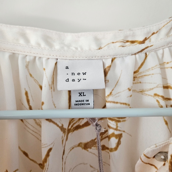 A New Day Cream and Brown Floral Blouse - Picture 5 of 6